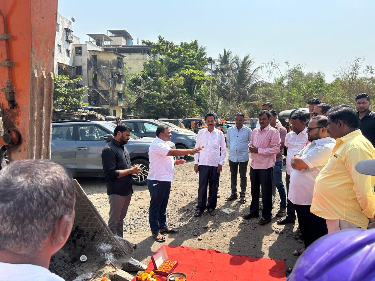 “सायन-पनवेल महामार्गावरील वाशीगाव येथे अर्धवट सोडलेल्या सर्विस रस्त्याच्या कामाला गती!