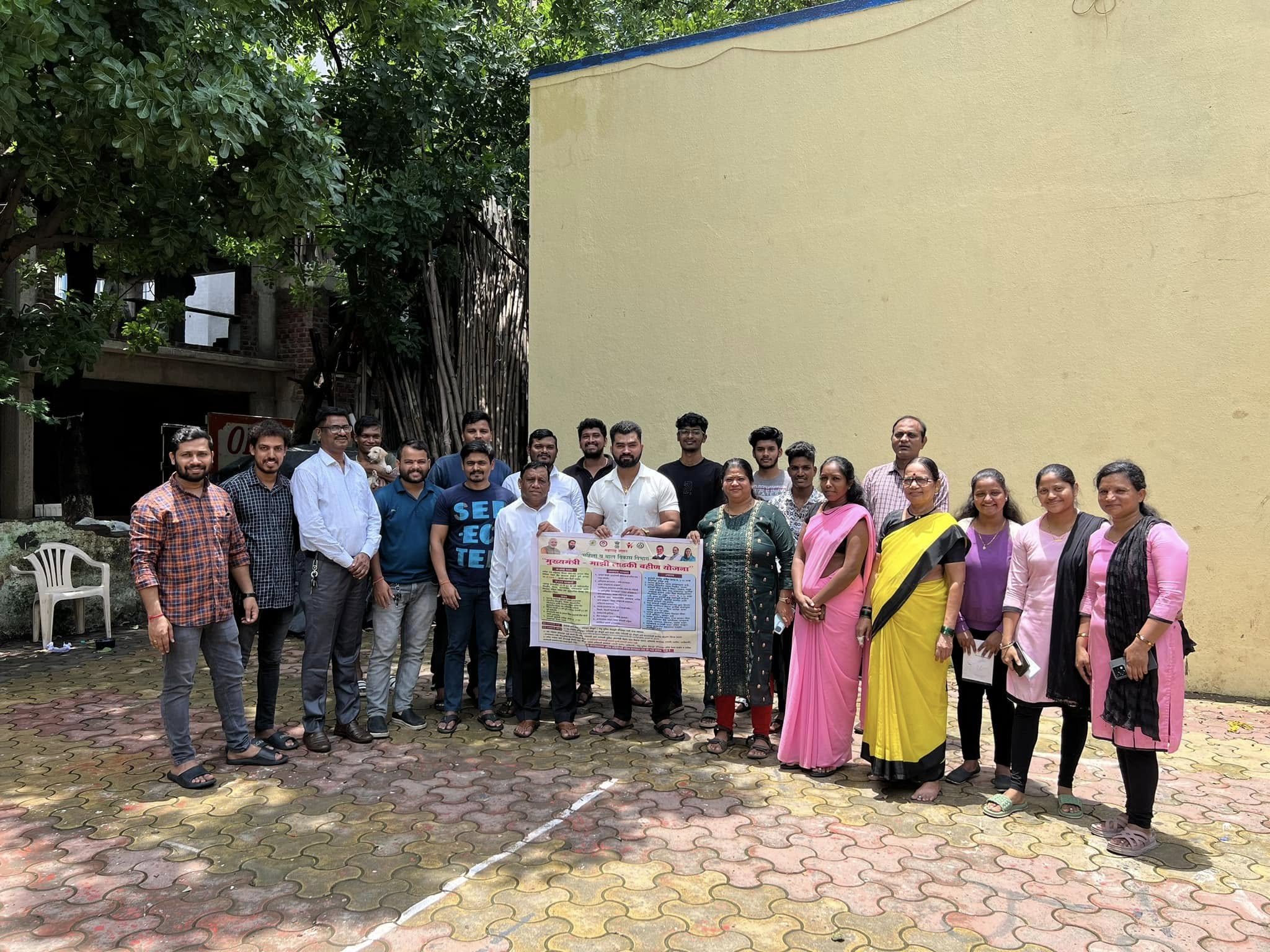 शी गाव, सोनखार, सानपाडा- पाम बीच आणि जुईनगर येथील महिला भगिनींसाठी सुरु करण्यात येणाऱ्या मुख्यमंत्री - माझी लाडकी बहीण योजनेबाबत अंगणवाडी सेविकेंडून प्रशिक्षण