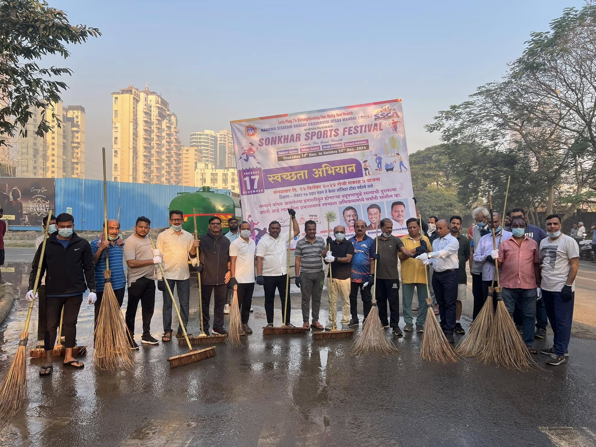 नागरी सहभागातून स्वच्छता अभियान राबवून परिसरातील पदपथ रस्त्यांची व चौकांची साफसफाई व टँकर द्वारे पाणी मारून धुलाई