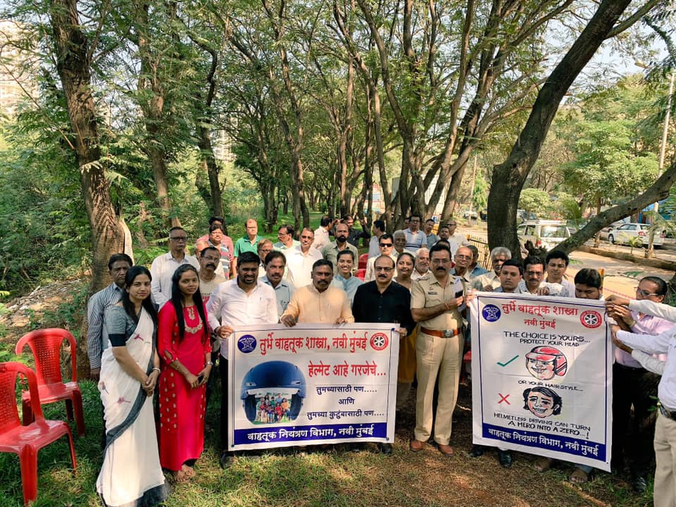 पोलिस आणि नागरिक यांच्या मध्ये चर्चासत्र घड़वुन विभागातील समस्यांचे निवेदन दिले