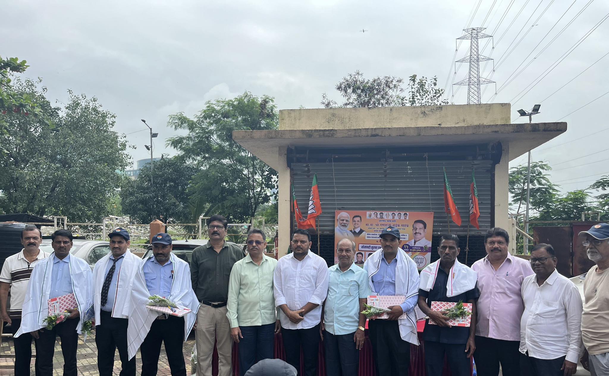 वाशी गाव GES विभागातील सोसायटी सुरक्षा रक्षकांचा सन्मान